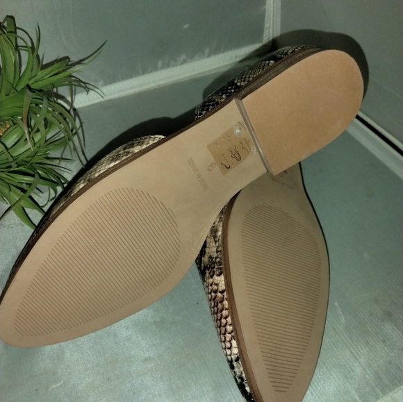 New women's slip on shoes by Madewell snake print size 9 pointy - Picture 7 of 10